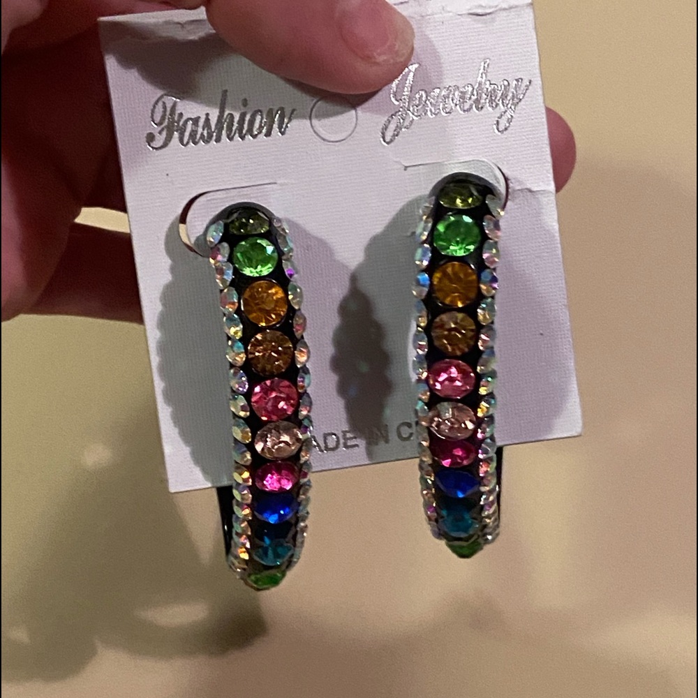 NWT multi color rhinestone heart earrings.